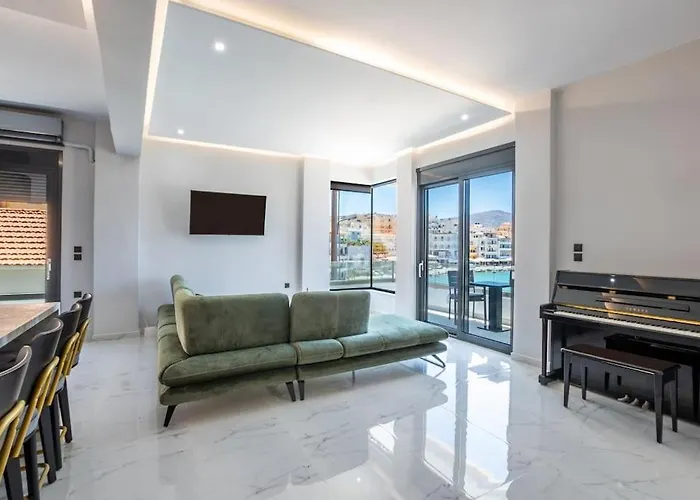 Daire Lovely With Harbor View In Pigadia *