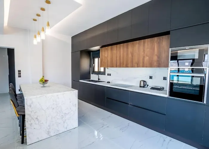 Daire Lovely With Harbor View In Pigadia *