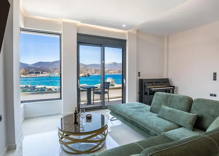 Daire Lovely With Harbor View In Pigadia *